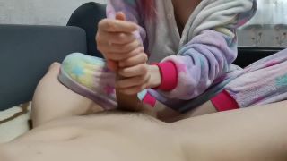 7290 The girl helped the guy to cum-0