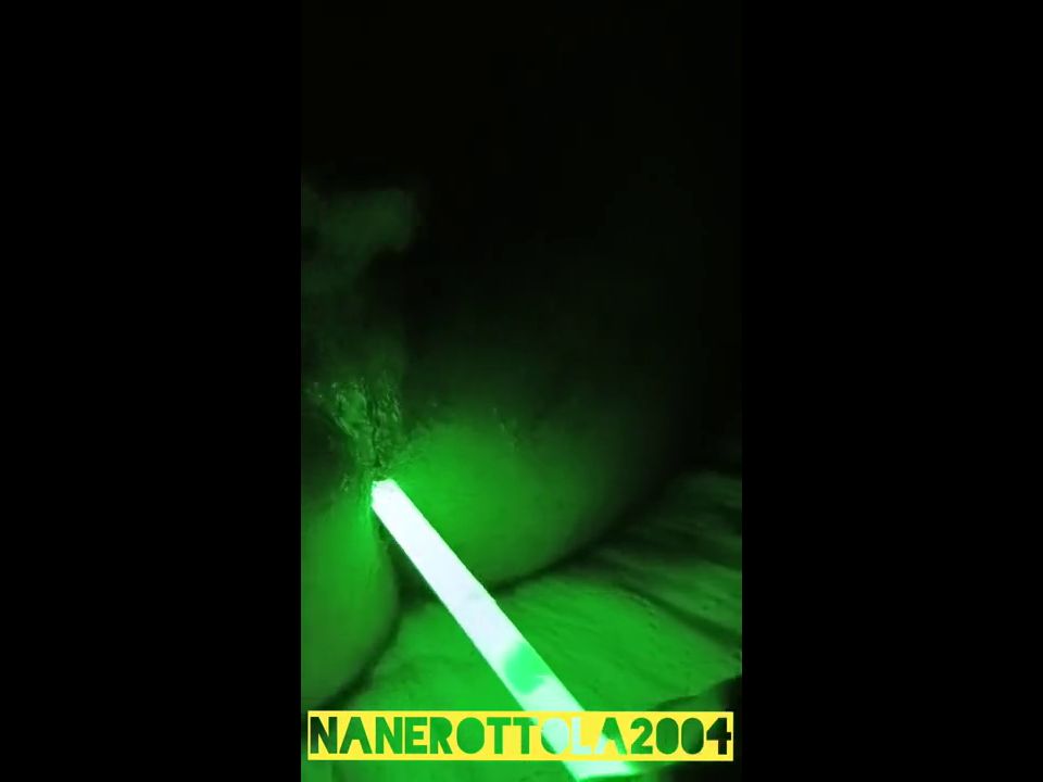 PiccolaKitty,Nanerottola04 - La fatina del culetto. A lui piace mettermelo in culo ma questa volta tocca a me....