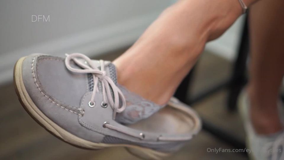Onlyfans - EyeCandyToes - Little bit of dangle little bit of of sock removal whole lot of teasing lol what do y - 30-09-2020