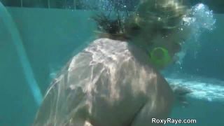 Roxy Raye rr RoxyUnderwater-8