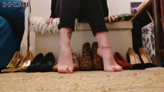 fetish  kinkinny  Kinkinny 1079857636 10 19 2020 Nouvelle Video J Essaie Toutes Mes Chaussures Talons-1