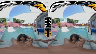 August Skye - Sexy Pool Time - VirtualPorn, BangBros (UltraHD 4K 2024) New Porn-4