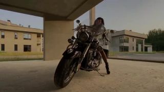 [GetFreeDays.com] Inna Bikerchick and Vinyl Catsuit latex ai porn-3