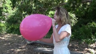 Custom Fetish - Amber Blow Pops in the Park - Fetish-6