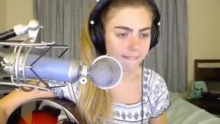 Awesomekate - a show i did a few years ago cumming with a dildo and then serenading with my guitar 16-09-2020.-6
