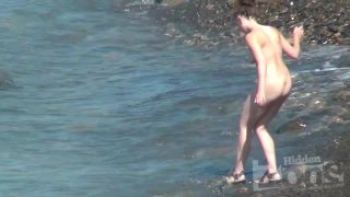 Online tube Voyeur nudism – The girl with dreadlocks decided to wash her things in the sea-1