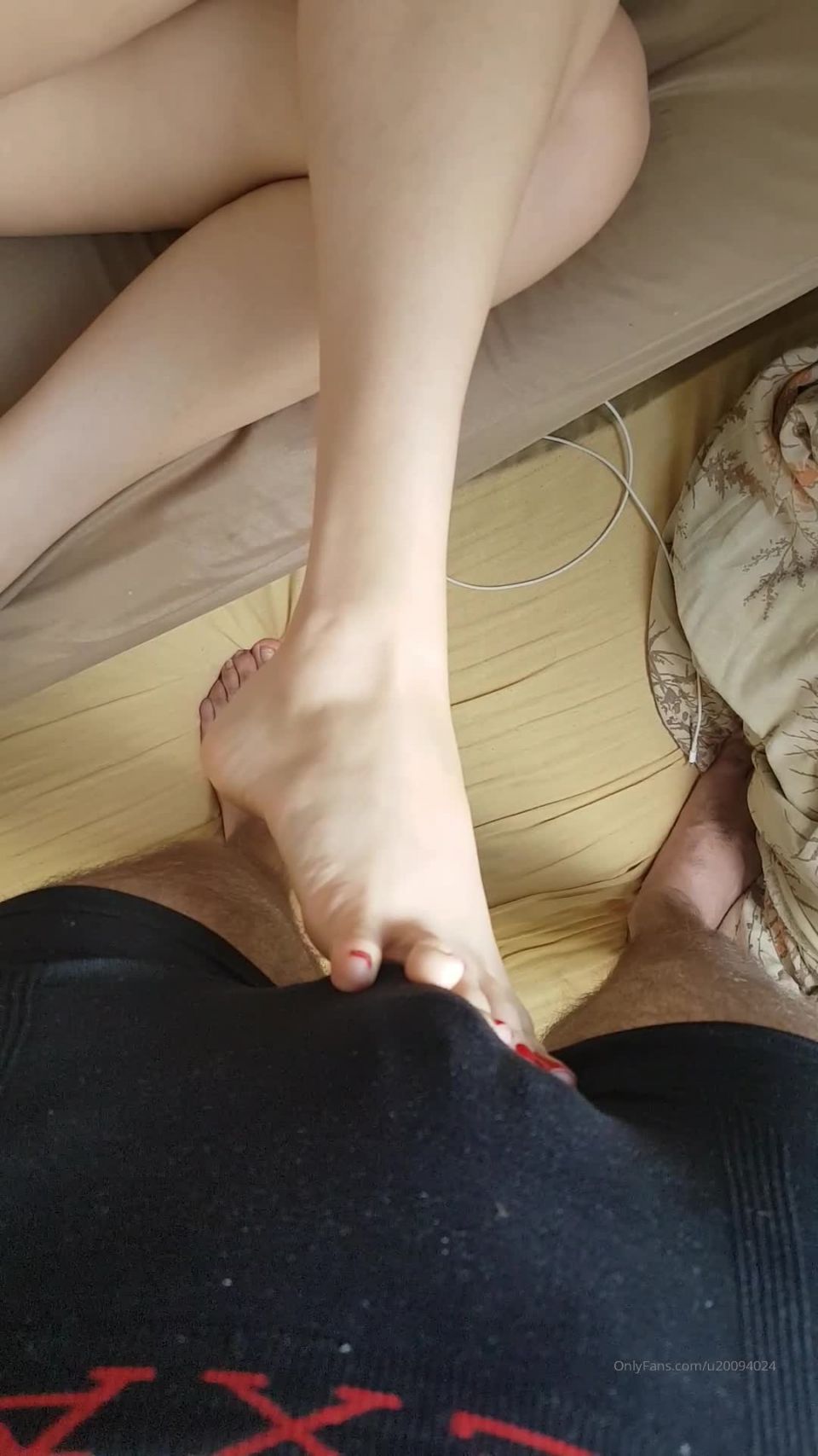 sresrafeet 31-03-2020 Tease him with my soles foot 