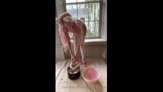 7127 Belle Delphine - Pussy Mould-0