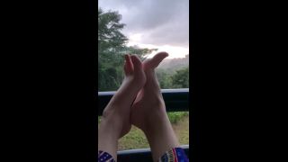 Wiggle Feet in Rainforest webcam QueenMotherSoles-3