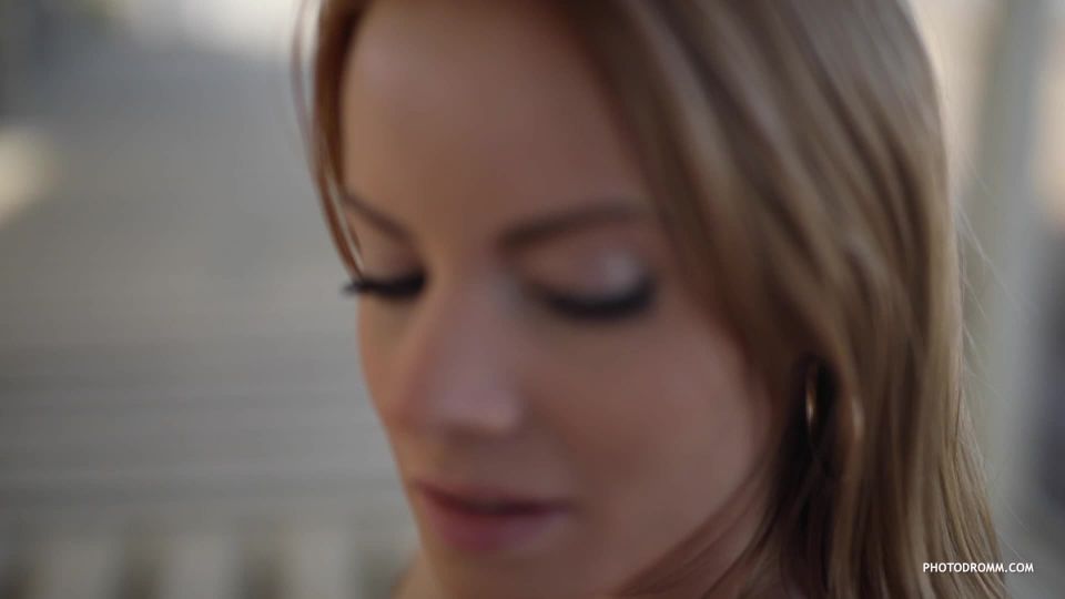 Sexy Night Passion: Hot Stranger Lovers Encounter Now!