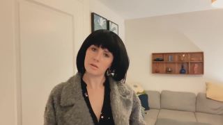 Giantess British MILF Lacey-Lou Martin Shrinks Husband-1