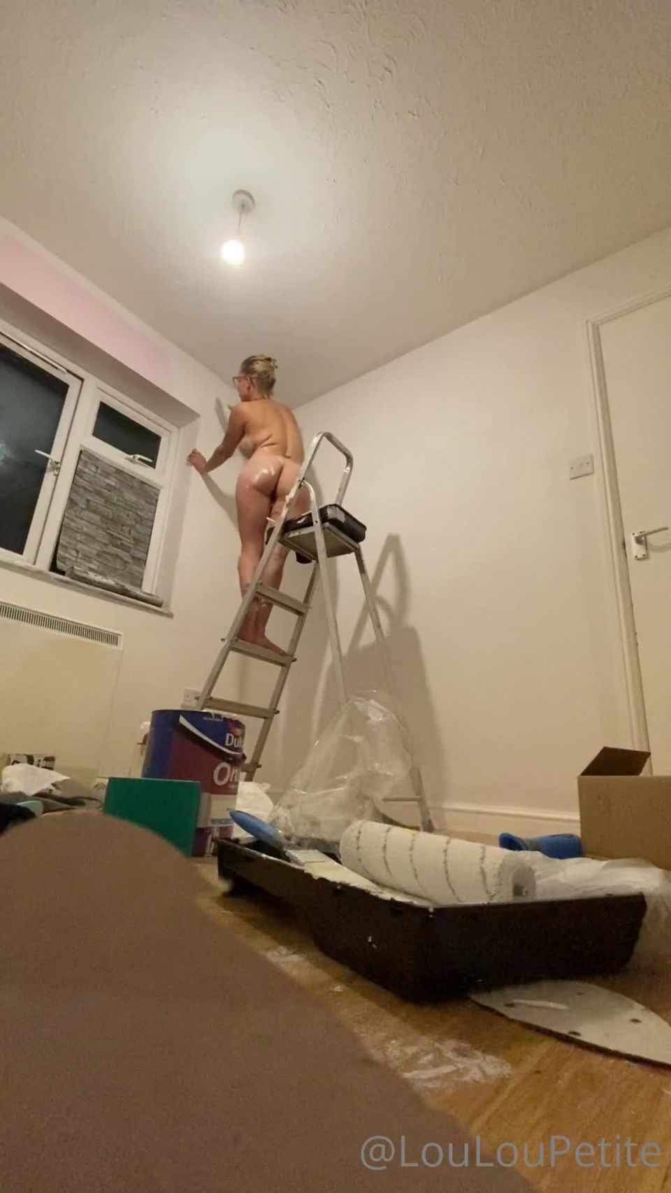 LouLou Petite Louloupetite - so much painting to do in my new home might aswell do it naked 06-09-2020