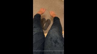 Hardcore porn Finebritishfeet aka tickletoesuk - 05-02-2020 OnlyFans Video - Got rained on in my flip flops video Finebritishfeet-5