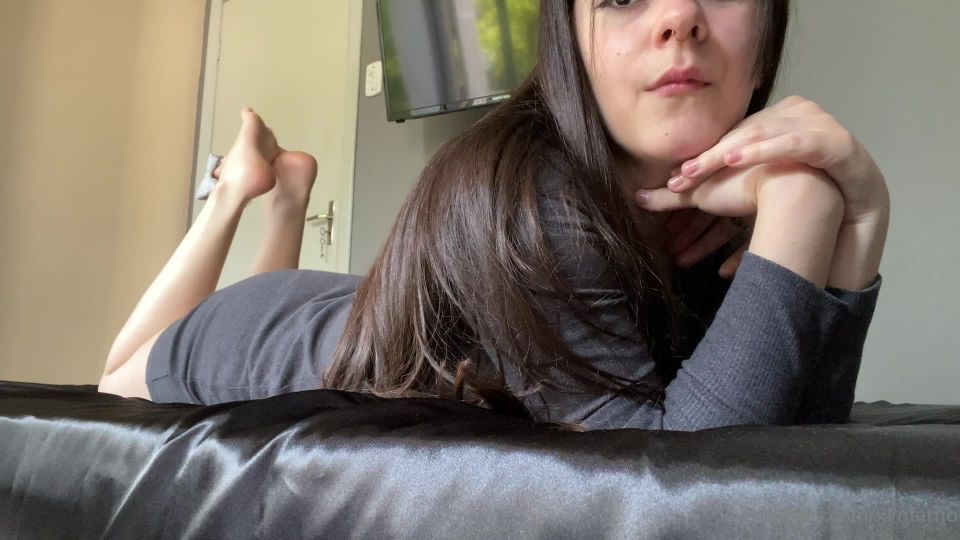free online video 5 bug crush fetish x7nferno 202108192198125082 perfect hot day to play with socks. dia de calor perfei, fetish on femdom porn