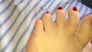 Eve Batelle - Playing with my little piggies - (Feet porn)-5