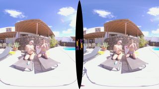 Creaming Up - Amelia B & Paige - virtual reality - virtual reality -1