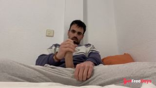Eyaculo en mi habitacin antes de irme a duchar-5