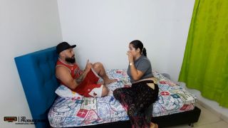 Madrastra Descubre Que Su Hijastro Se Folla A Su Amiga  Porno En Españo.-1