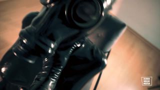 Morticia Fox – Gasmask Heavy Rubber Fuck latex -3