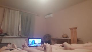 [Amateur] Сдала квартиру озабоченным девушкам, которых сняла на , когда они дрочили на порно-7