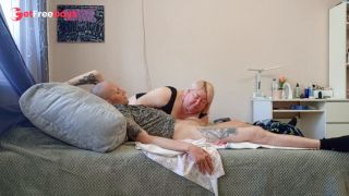 a friend gives me a blowjob during a break-0