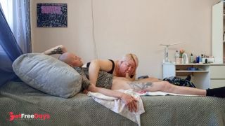 a friend gives me a blowjob during a break-2