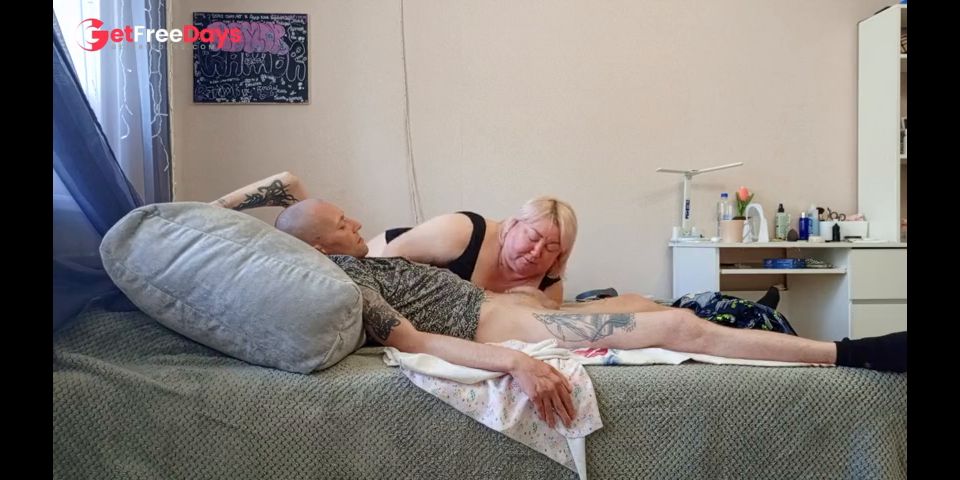 a friend gives me a blowjob during a break