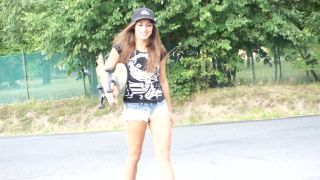 Learning on skateboard Dominika c-1