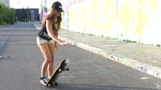 Learning on skateboard Dominika c-2