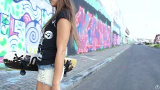 Learning on skateboard Dominika c-8