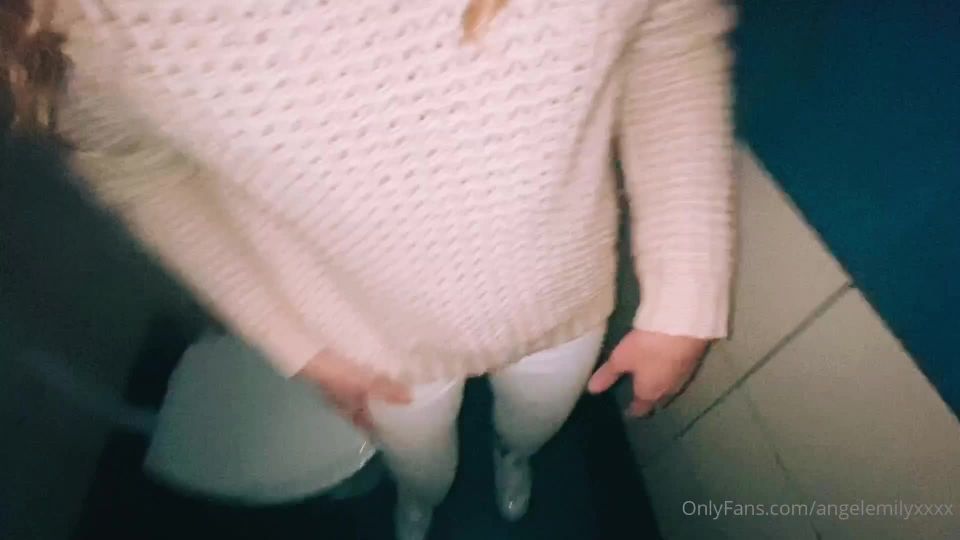 Angel Emily - angelemilyxxxx AngelemilyxxxxCoucou les chris En rentrant dans un magasin il me prend une envie de me faire prendre - 06-11-2020 - SiteRip