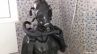 Vicky De Vika - Cold Shower In Black Latex - Fetish-1