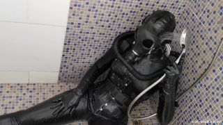 Vicky De Vika - Cold Shower In Black Latex - Fetish-6