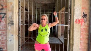 Studentin - Aneta - Lost Place oder Fuck - Outdoor season ist gestartet - Drec... 1080P - Germany-9