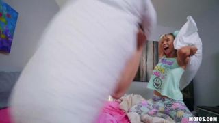 porn clip 41 A Sneaky Threesome Situation - fetish - threesome apa itu foot fetish-2