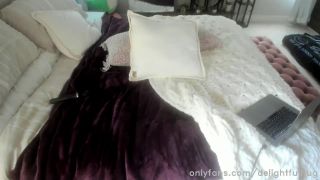 DelightfulHug_video 271-0