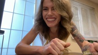 Femdom Porn MissIvyDoll – Answering Door Naked for Pizza-0