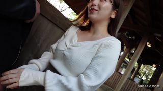 FC2PPV 3157890 初撮影・顔出し！！恭賀新年三が日限定500pt！！【無修正】女子アナ志望のメチャメチャ可愛い現◯女子大生が神社の隅に隠れて青姦フェラ抜き口内射精！！綺麗すぎるピンク乳首の美乳に大興奮で大量射精！！-1