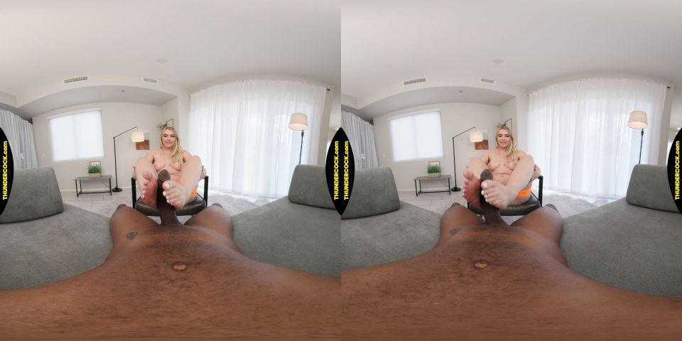 Maisey Monroe VR - Thundercock Big Cock Bully 4K Porn