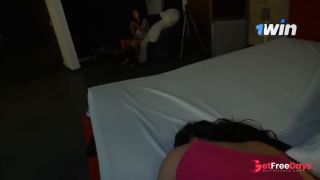 vigilante entra a nuestras habitacion y nos folla el culo xxx porno anal-7