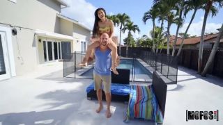 Outdoor Vietnamese Evie Ling Spin Fucked By Jmac In The Garden-4