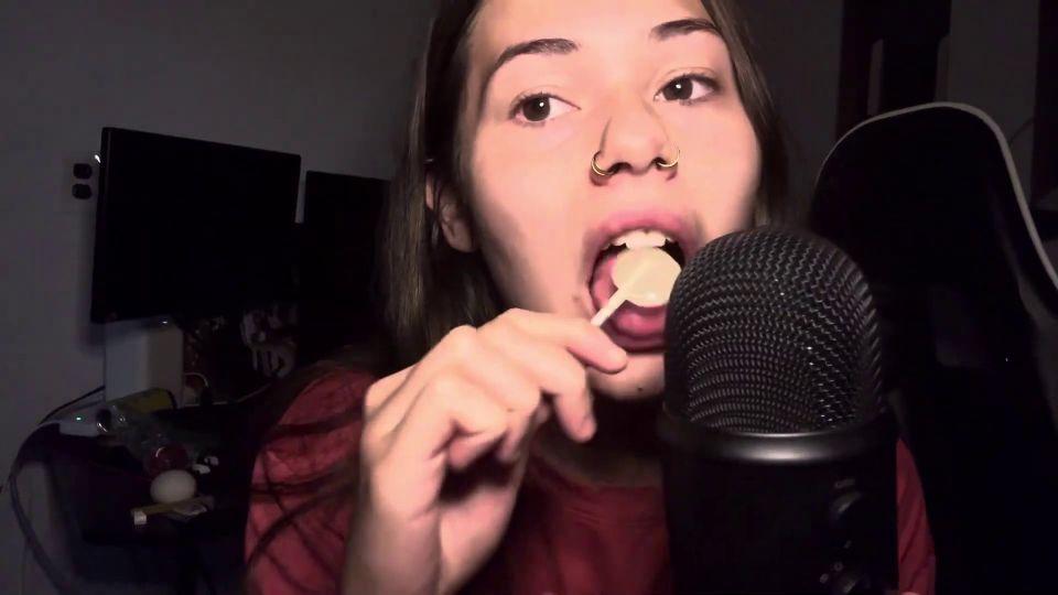 a MadzzWorld  MadzzWorld - ASMR with a sucker