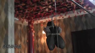 Hanging and bouncing – Video Porn Tube bdsm -0