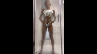 Titillating video with Aaliyah Yasin (@thatbritishgirl).-1