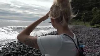 The road to Hana adventure turns into sweaty car sex - [Hardcore porn]-2