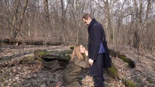 MamaMia Pretty Girl Made a Sweet Quick Blowjob in the Woods on the first Date-1