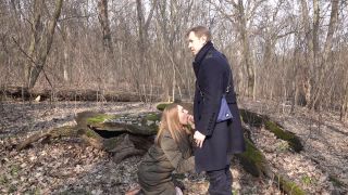 MamaMia Pretty Girl Made a Sweet Quick Blowjob in the Woods on the first Date-4