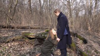 MamaMia Pretty Girl Made a Sweet Quick Blowjob in the Woods on the first Date-9