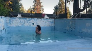 skyhighsierra  Fucking in the pool as its being filled and im getting filled w cum haha hope 26-06-2021-9