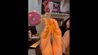 Fetish porn Koi Sols aka koi.sols - 05-06-2021 OnlyFans Video - No hands foot massage  this cream was so sticky, turn up the volume to hear video Koi Sols-1